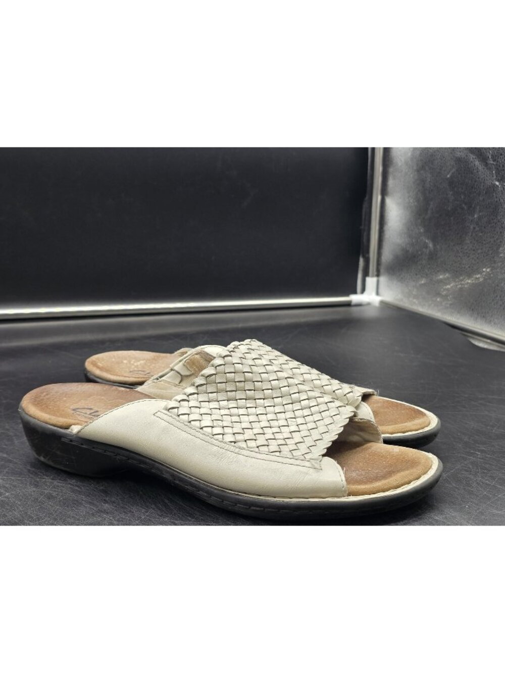 Clarks Sandals Womens Size 8.5 White Bendables Leather Slide Woven Damage Shoes